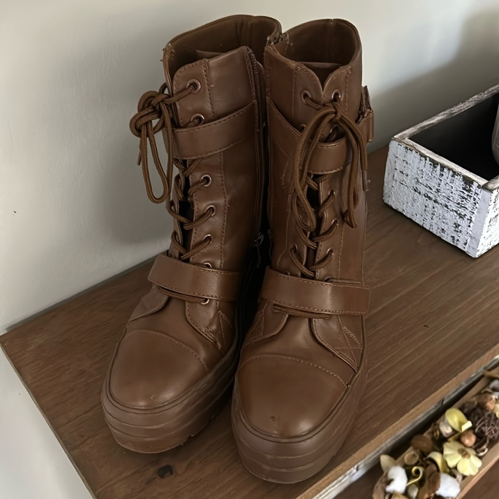 JAZZIE  brown lace up size 9 boots